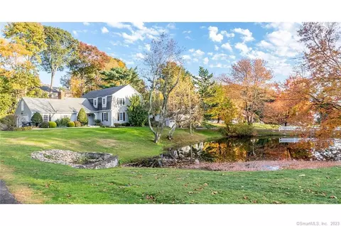 249 Putting Green Rd, Trumbull, CT 06611