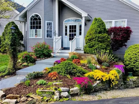 481 Mica Ct #481, Shelton, CT 06484