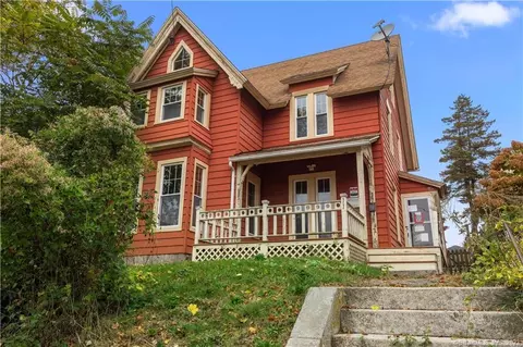 77 Vauxhall St, New London, CT 06320