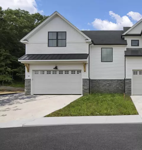 20 Village Cir #20, Guilford, CT 06437