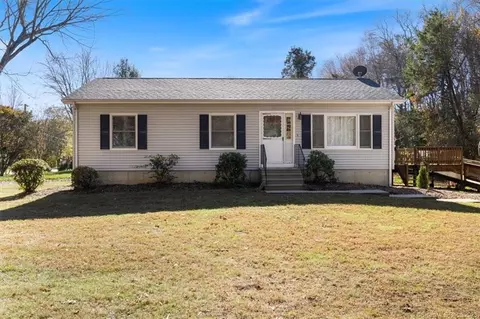 5 Glen Rd, Montville, CT 06382