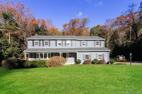 41 Munnisunk Dr, Simsbury, CT 06070