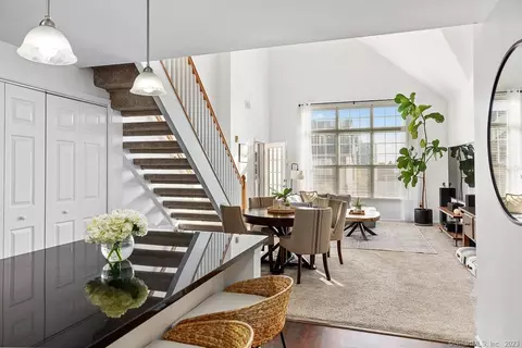 35 W Broad St #428, Stamford, CT 06902