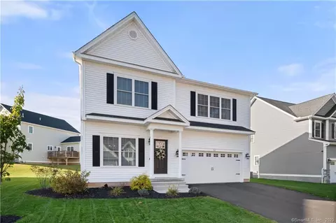 32 Old Oak Ct, Southington, CT 06489