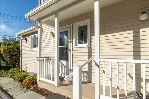 33 School St #A, Hamden, CT 06518