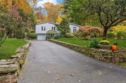 103 Briar Brae Rd, Stamford, CT 06903
