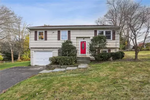 7 Jenny Dr, Danbury, CT 06810