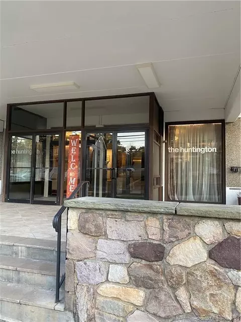 120 Huntington Tpke #110, Bridgeport, CT 06610