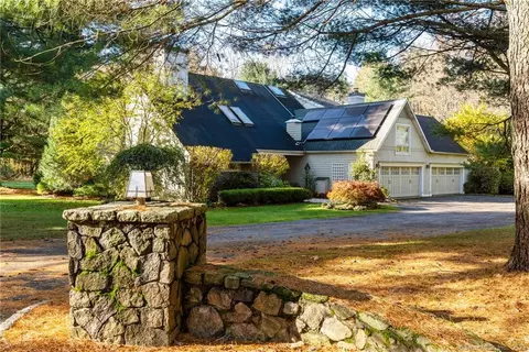 1 Old Field Ln, Weston, CT 06883