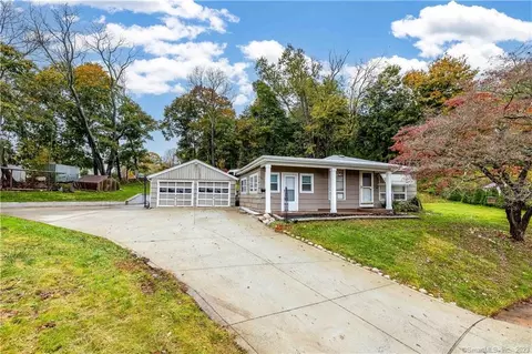 39 Curry Rd, Hamden, CT 06518