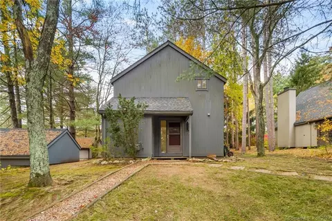 28 Gray Pine Cmn #28, Avon, CT 06001