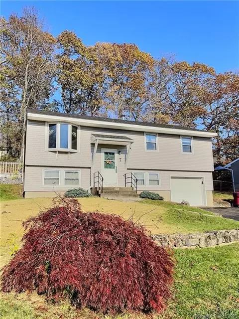 7 Celentano Dr, Naugatuck, CT 06770