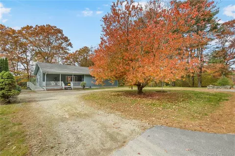 380 E Putnam Rd, Putnam, CT 06260