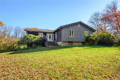 127 Picketts Ridge Rd, Redding, CT 06896