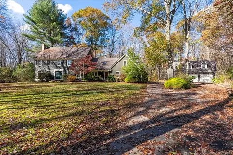 27 S Stonybrook Dr, Marlborough, CT 06447