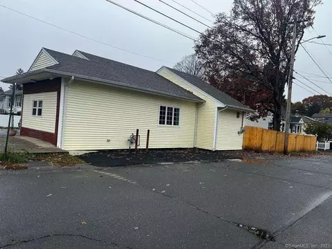 561 Sylvan Ave, Waterbury, CT 06706