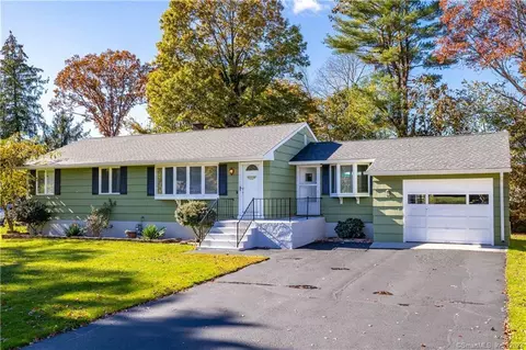 16 Angel Pl, North Haven, CT 06473