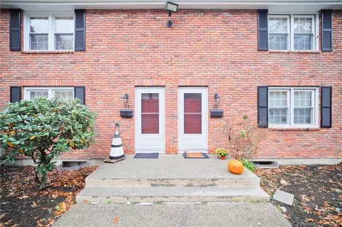 81 E Pattagansett Rd #21, Niantic, CT 06357