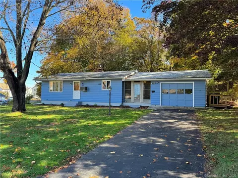 37 S 4th Ave, Norwich, CT 06380