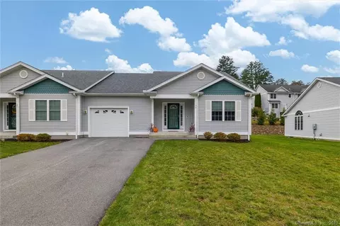 297 Sabin St #36, Putnam, CT 06260