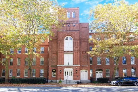 92 Main St #204, Deep River, CT 06417