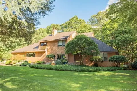 16 Ravens Croft Rd, Vernon, CT 06066