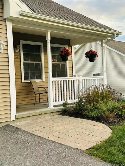 14 Bluebird Ln #14, Killingly, CT 06241