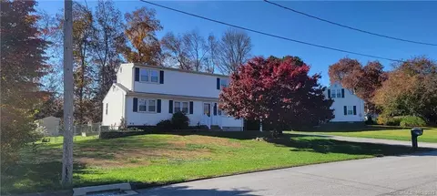 3 Fernwood St, Norwich, CT 06360