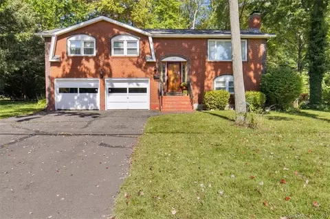 40 Lovers Ln, Bristol, CT 06010