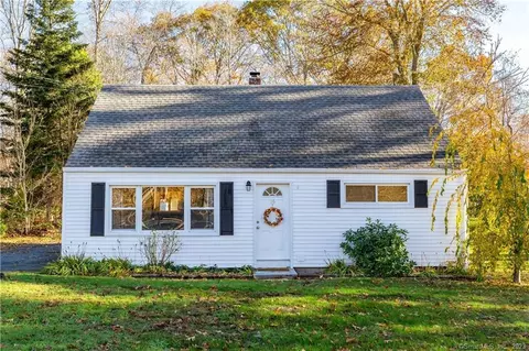 15 Glenwood Rd, Marlborough, CT 06447