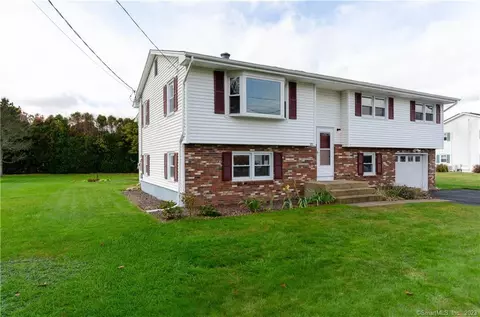 35 Meadow Dr, Waterford, CT 06385