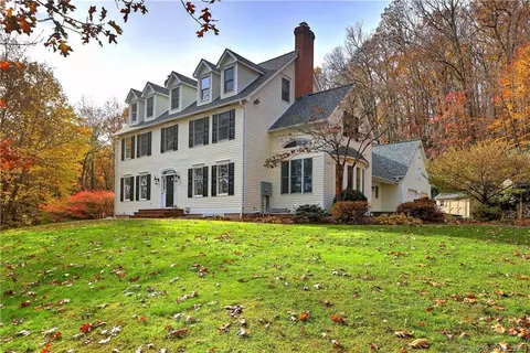 574 Huckins Rd, Cheshire, CT 06410
