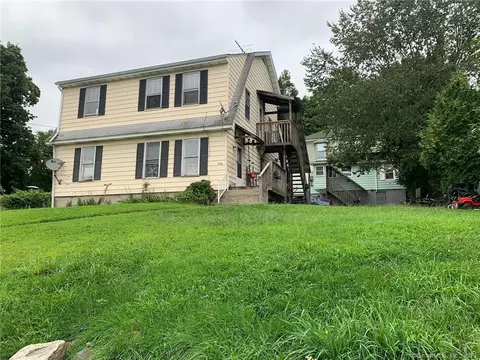 71 Mathewson St, Griswold, CT 06351