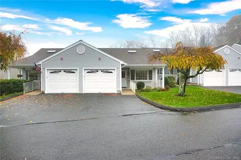 31 Highland Dr, Monroe, CT 06468