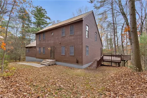 7 Tanglewood Dr, Canton, CT 06019