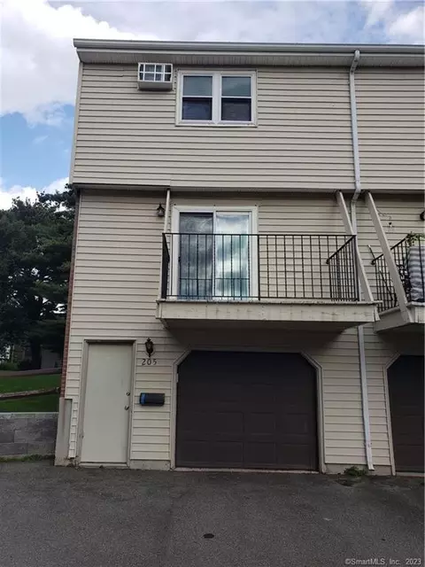 205 Blackstone Vlg #205, Meriden, CT 06450