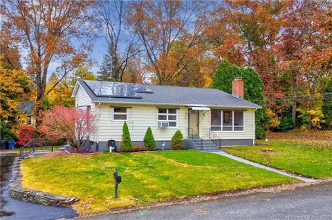 4 George St, Windham, CT 06280