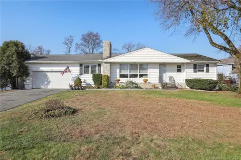 22 Kendall Ter E, Danbury, CT 06811