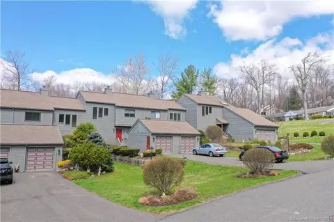 56 Ledgewood Dr #56, Brookfield, CT 06804