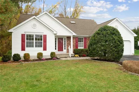 21 River Ridge Ct, Stamford, CT 06902