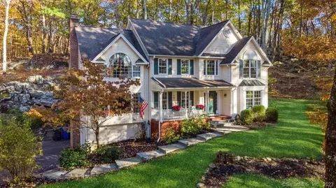 29 Bayberry Ln, New Milford, CT 06776