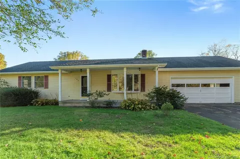 185 Library St, Groton, CT 06355