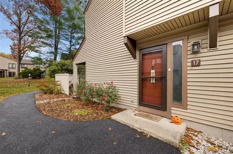 17 Walnut Ln #17, Avon, CT 06001