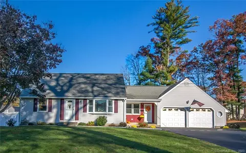 7 Putnam Dr, Enfield, CT 06082