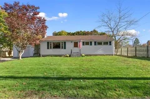 97 Lawler Ln, Norwich, CT 06360