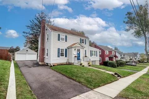 106 Parkway Dr, Stratford, CT 06614