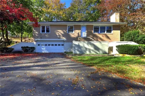 842 Totoket Rd, Northford, CT 06472