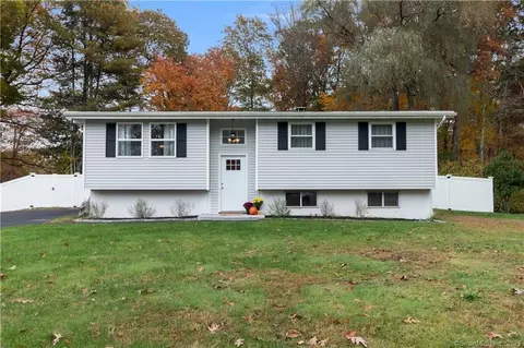 24 Country Club Dr, Ledyard, CT 06339