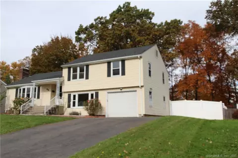 68 Fuller Dr, West Hartford, CT 06117