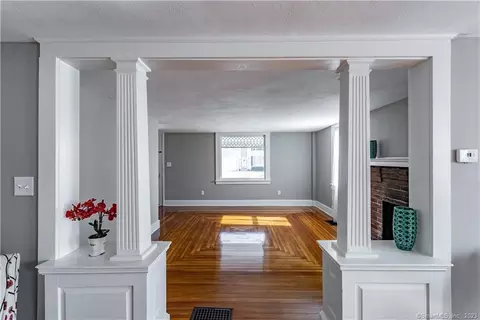 15 Crown St, Plainville, CT 06062